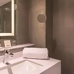 Hotel La Des Ternes 4*