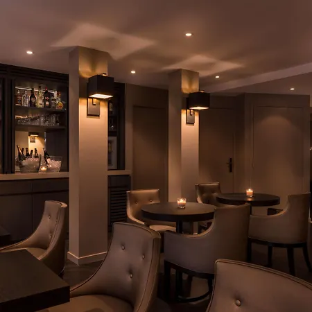 Hotel La Des Ternes 4*