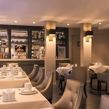 Hotel La Des Ternes 4*