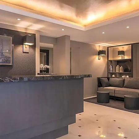 Hotel La Des Ternes 4*