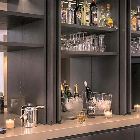 Hotel La Des Ternes 4*