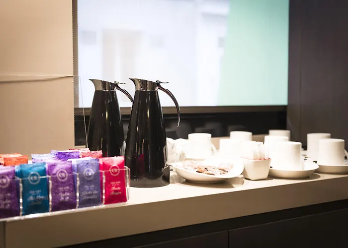 Hotel La Des Ternes 4*