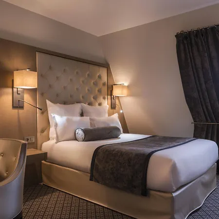 Otel La Des Ternes 4*