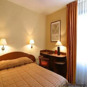 La Des Ternes Otel